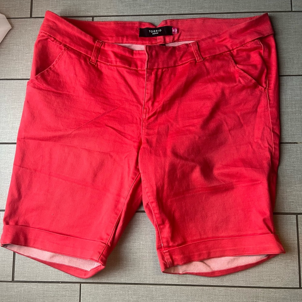 Torrid Chino Women's Shorts sz 18 in Coral